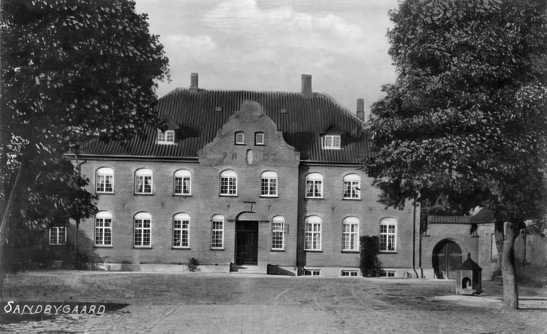 Sandbygård på vykort från tidigt 1900-tal