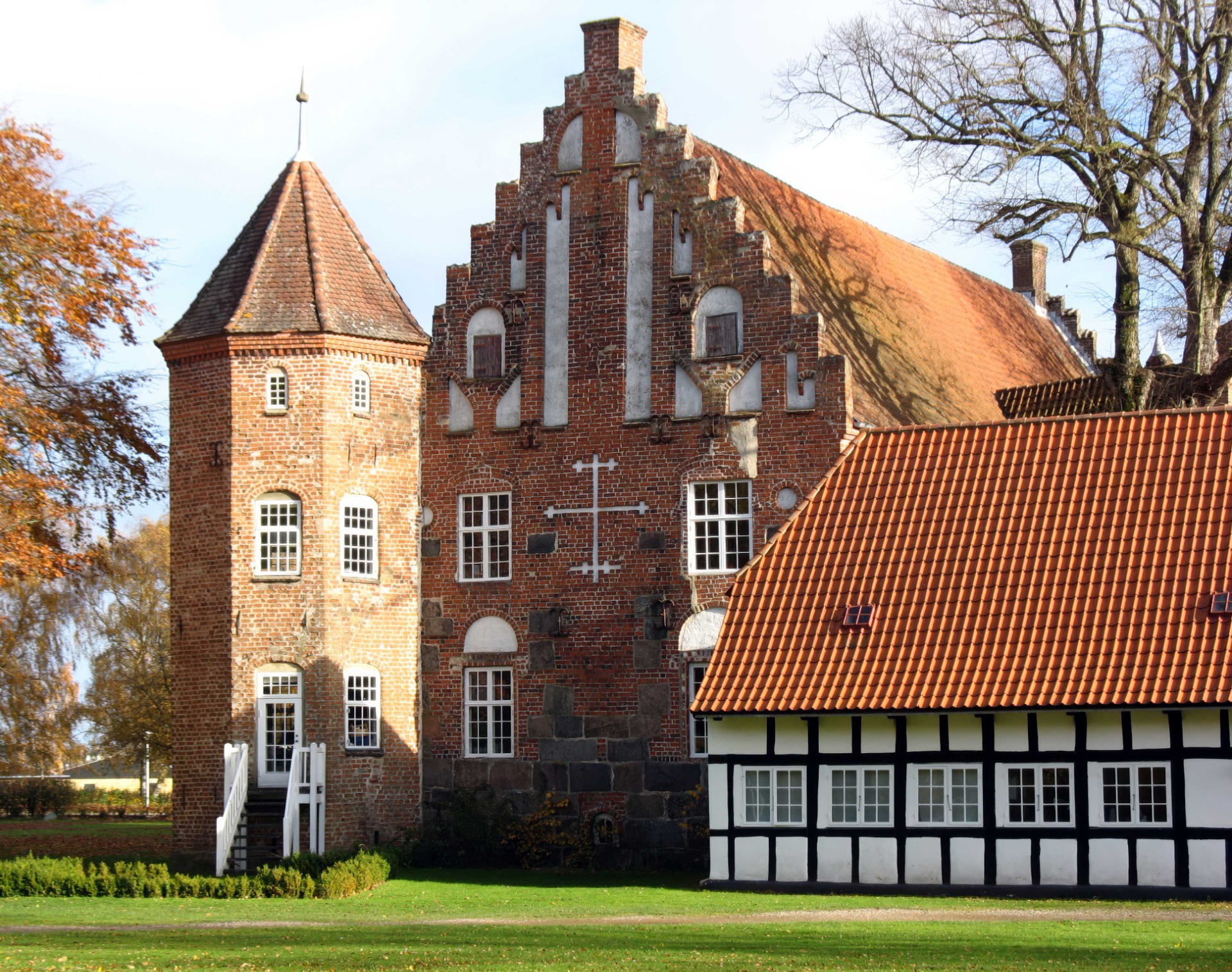Krabbesholm är beläget nära Skive på Jylland